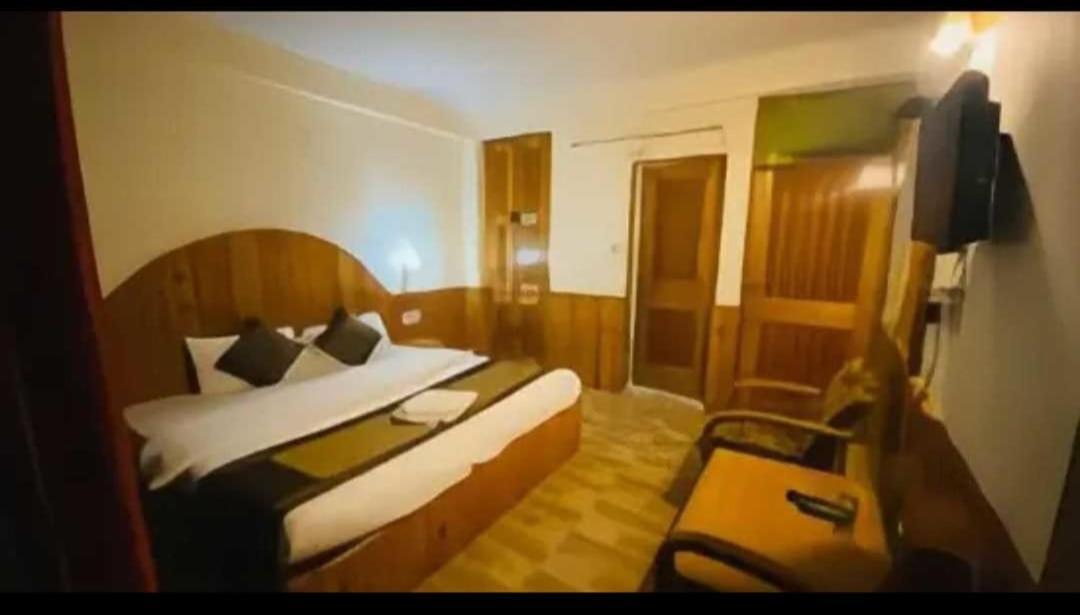 Hotel Hadimba Regency ! Free 4 Wheeler Parking ! Mountain View Rooms ! Near Mall Road Manali Eksteriør billede