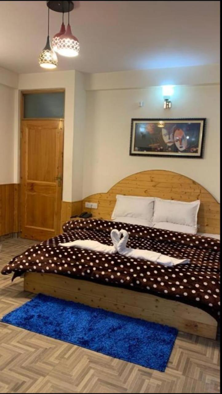 Hotel Hadimba Regency ! Free 4 Wheeler Parking ! Mountain View Rooms ! Near Mall Road Manali Eksteriør billede